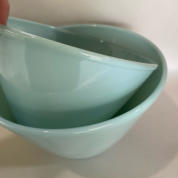 Set of 2 vintage Fire King delphite splash proof mixing bowls - Picture 6 of 10